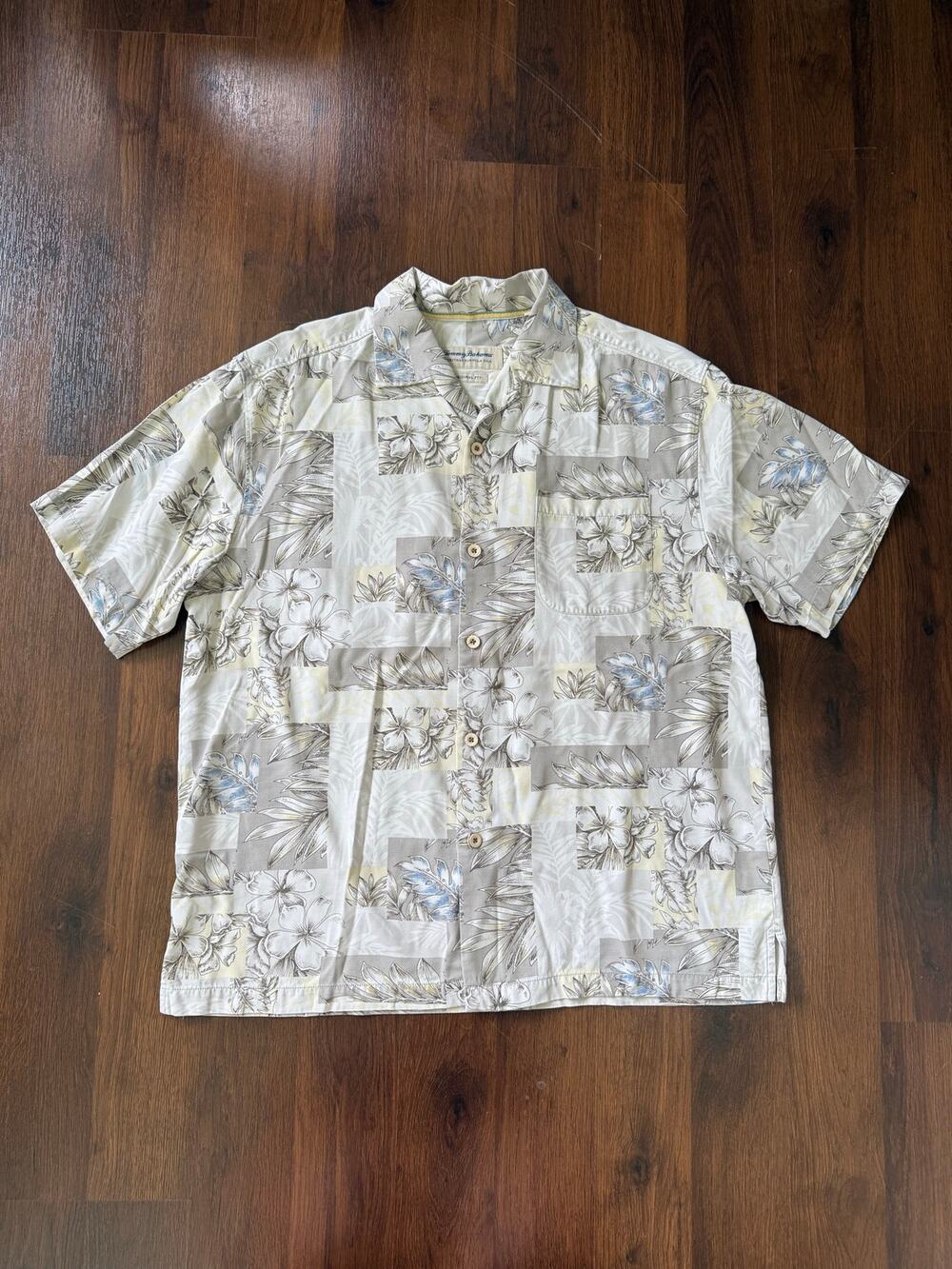 Tommy Bahama Tortola Silk Hawaiian Button Down Tropical Print Gray Sz L Resort